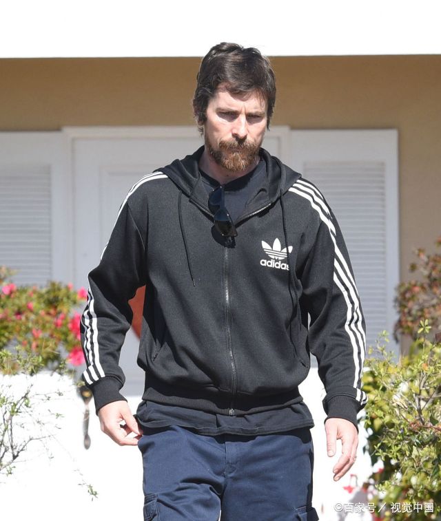 "蝙蝠侠"克里斯蒂安·贝尔留山羊胡很有痞子样,真的瘦了!